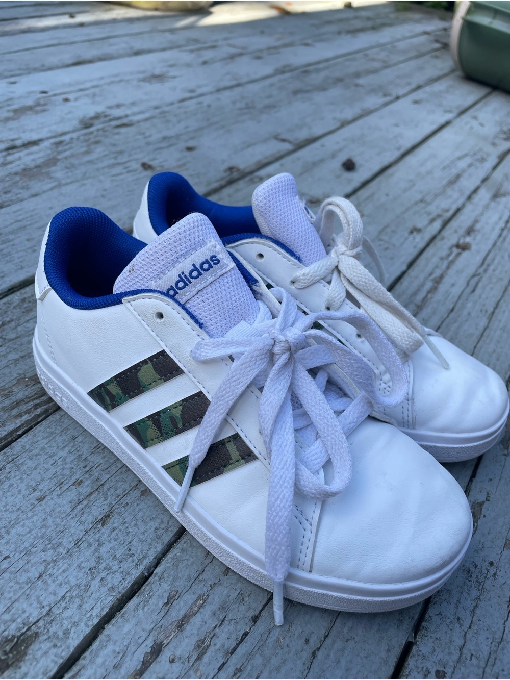 adidas Boy's Grand Court White/Green Oxide/Royal blue 13.5